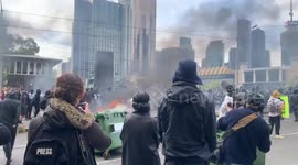 Pro-Palestinian protesters clash with police in Melbourne