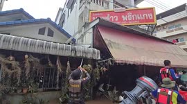 Rescue teams deliver aid to flood victims in northern Thailand