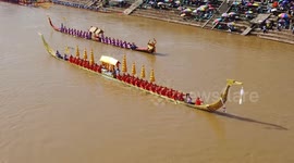 Locals join colourful wooden longboat race in Thailand