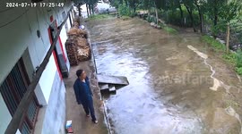 Timelapse shows floods engulfing homes in China