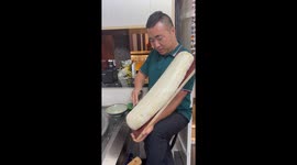 Skilful chef shows how he makes Chinese noodles