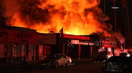 USA: Canoga Park Auto Shop Goes Up In Flames