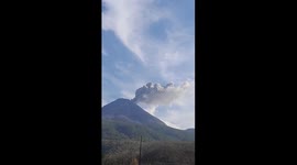 Mount Lewotobi spews volcanic ash as high as 1000 meters in Indonesia