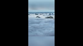 Stunning sea of clouds rolling in south China's Guangxi
