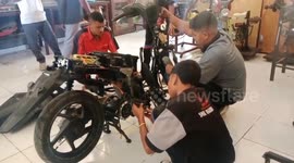 Extraordinary, students in Indonesia convert oil-fueled motorbikes into environmentally friendly electric motorbikes