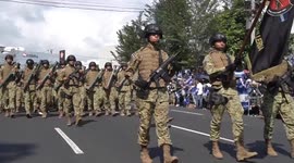 El Salvador: Salvadorans celebrate independence with parades