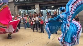 Dance companies show the beginning of the national holidays in the Historic Center