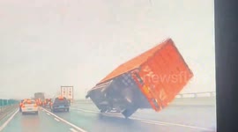 Large truck overturned by strong winds brought by Typhoon Bebinca in east China