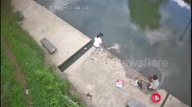 Child falls into water while playing with two others in Guizhou Province, China