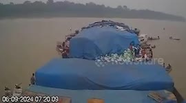 Barge full of food is pillaged after getting stuck on sandbank
