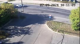 Wheel comes loose and bounces down road in Russia