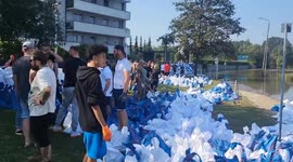 Poland: Residents Of Wrocław Form Lines For Preparing Sandbag Wall 2