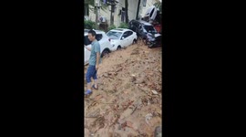Typhoon aftermath leaves cars piled up in China