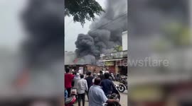 India: Massive fire breaks out at supermarket in western India