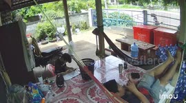 Family's hammock keeps snapping