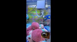 Chinese man’s impressive claw machine skills