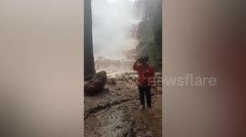 Waterfall viewing platform collapses in flash flood in Thailand