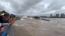 Moment massive wave wipes out phones of tourists as it sweeps down river