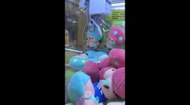 Arcade visitor shows off his incredible claw grabber game hack