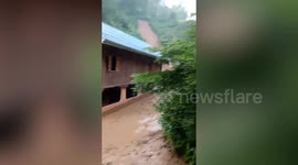 Flash flood devastates homes in northern Thailand