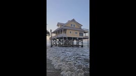 I explore an abandoned home on Harbor Island, South Carolina