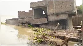 India: Due to heavy flood in Mamlakha village located in Bhagalpur, Northern India, many houses got submerged in the river Ganga