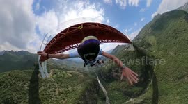Foreign athletes head to China to jump from world's highest bridge