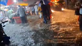 Heavy Waterlogging Disrupts Mumbai as City Records 88mm Rainfall, IMD Issues Red Alert