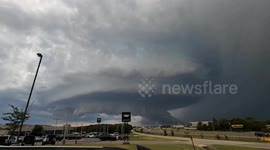 US: Massive Storm Cloud Looms Over Oklahoma 2