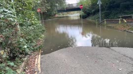 UK: Torrential Rain Unleashes Widespread Flooding Across England 2
