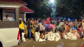 Residents place sandbags around homes as they brace for flood in northern Thailand