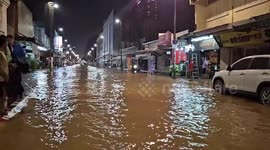 Markets flooded as heavy rain continues to lash northern Thailand