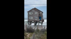 North Carolina Home Falls Into the Ocean