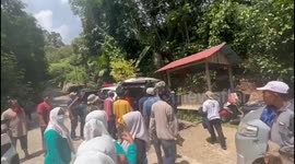 40 people were victims of being buried by landslides at a gold mine in Indonesia, 15 people died, and 25 other victims were still buried by landslides