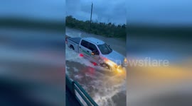 US: Desperate Evacuation and Rescue Operations Underway on Fort Myers Beach Amidst Flood Crisis