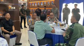 New Zealand pilot freed by armed militia in Indonesia