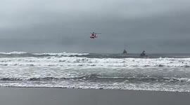 US: Active surf rescue of 5 victims on a boat at Ocean Beach