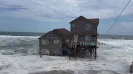 Homes collapse into the ocean in Rodanthe, North Carolina