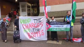 UK: People gathered outside Manchester Crown Court in support of Palestine