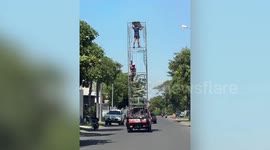 Super high scaffolding on back of pickup truck shocks drivers