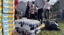 US: Volunteers Distribute Supplies to Hurricane Helene Survivors