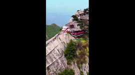 Tourism boom in China's Mount Huashan during National Day holiday
