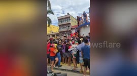 Mayoral candidate arrested after showering voters with cash