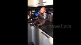 Baby laughs hysterically at his auntie