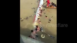 Dragon boat capsizes in southern China