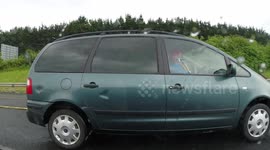 02MH4567 Stupid Pink haired woman on the phone while driving