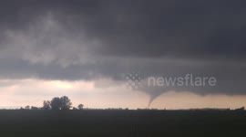 Tornado touches ground in Minnesota