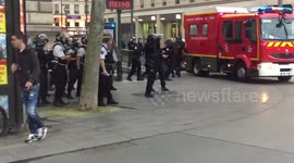 voiture incendiée à République : arrivée des CRS