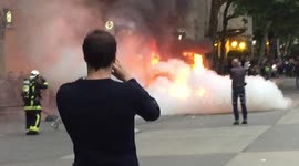 voiture en feu place de la république : arrivée des pompiers