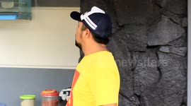 Example Of AnUnusual FriendshipBetween Birds AndHumans In Indonesia - 1